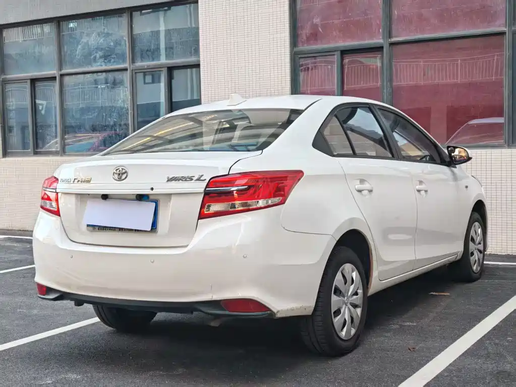 Toyota Yaris L — фото 6
