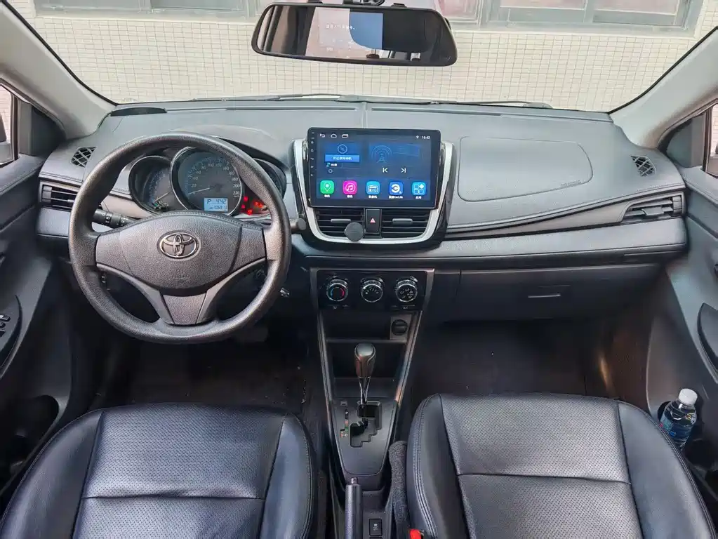 Toyota Yaris L — фото 7