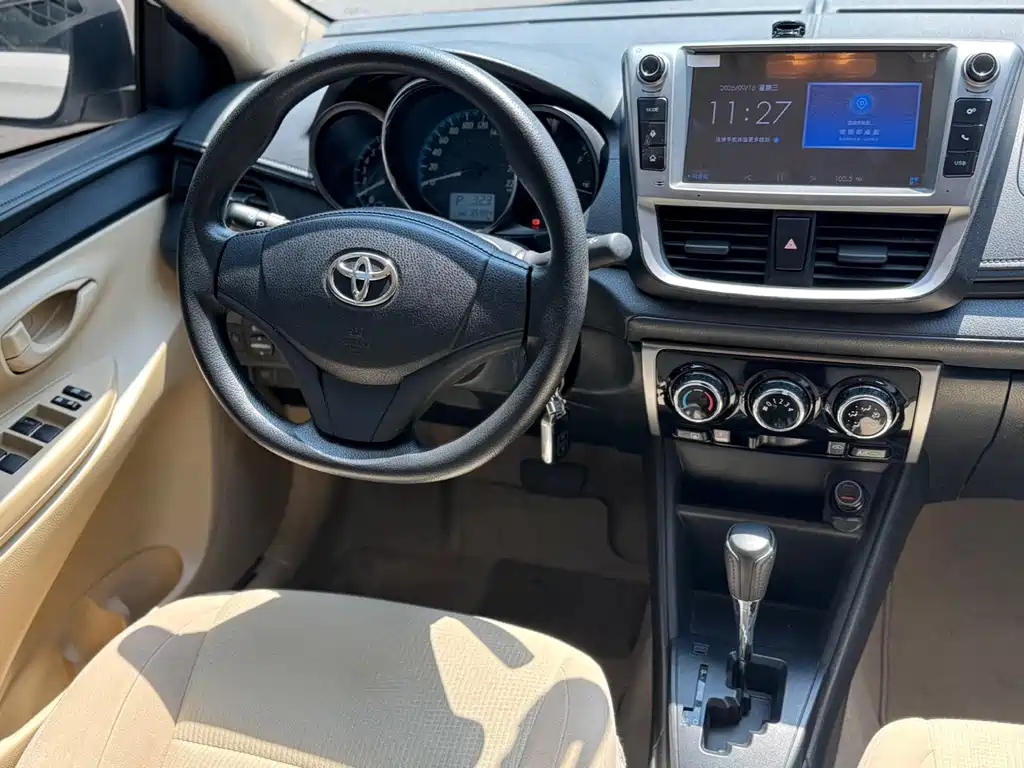 Toyota Yaris L — фото 4