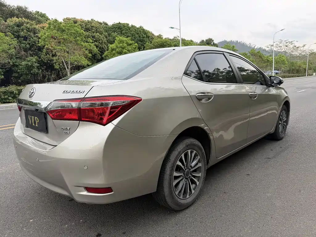 Toyota Corolla — фото 4
