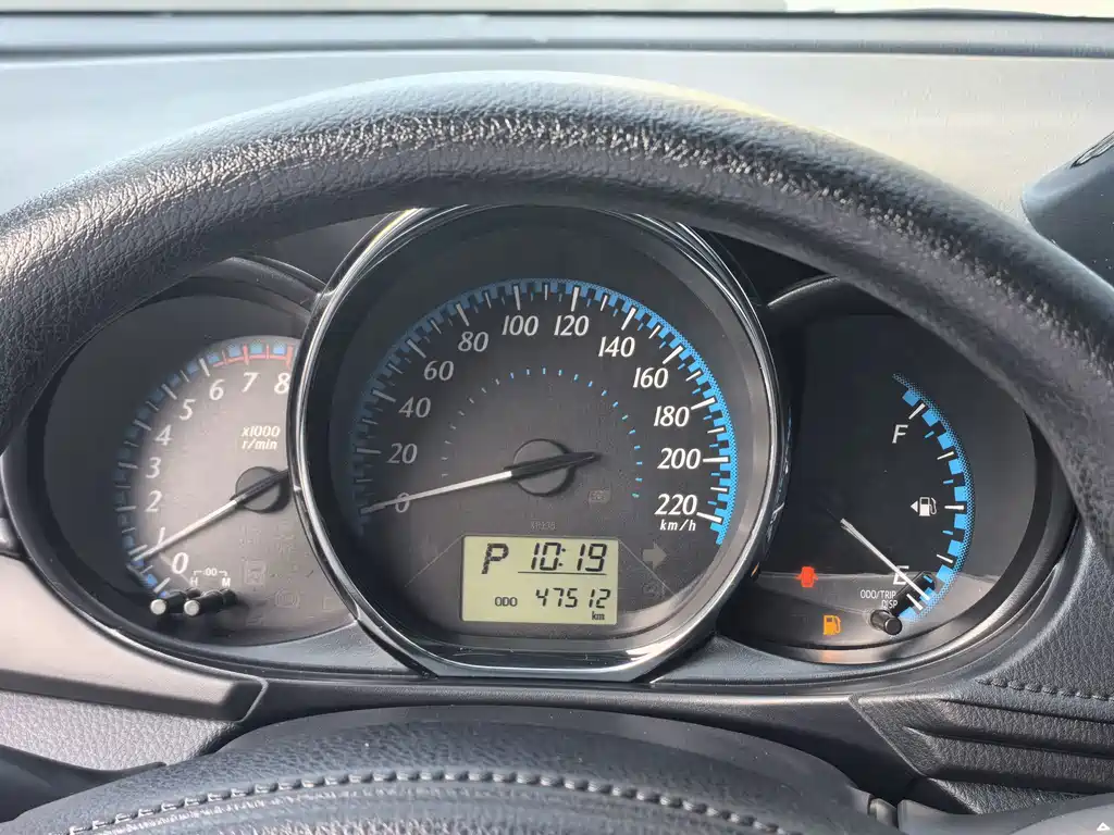 Toyota Yaris L — фото 8