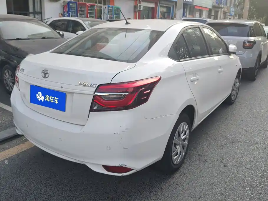 Toyota Vios — фото 3