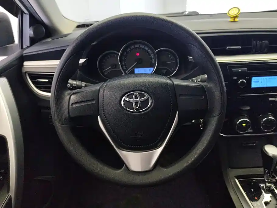 Toyota Corolla — фото 15