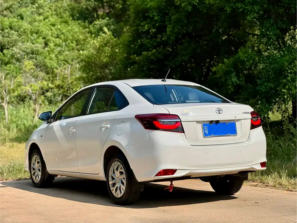 Toyota Vios — фото 4