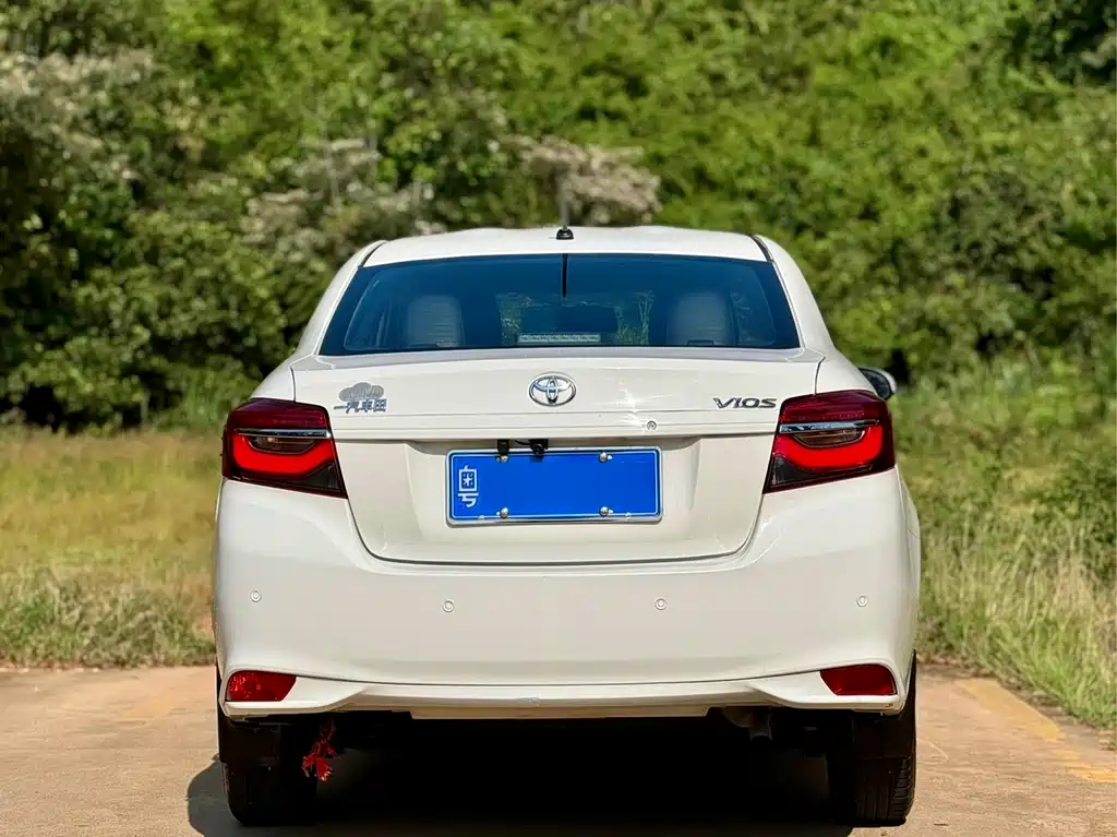 Toyota Vios — фото 5