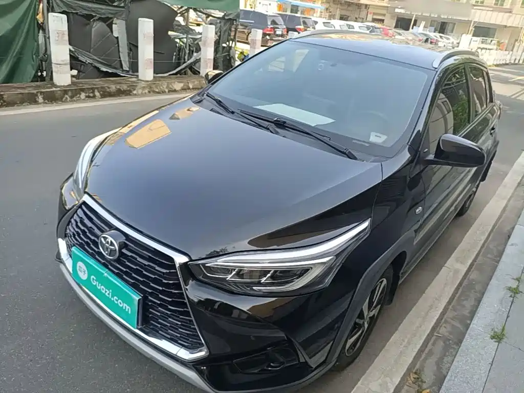 Toyota Yaris L — фото 2