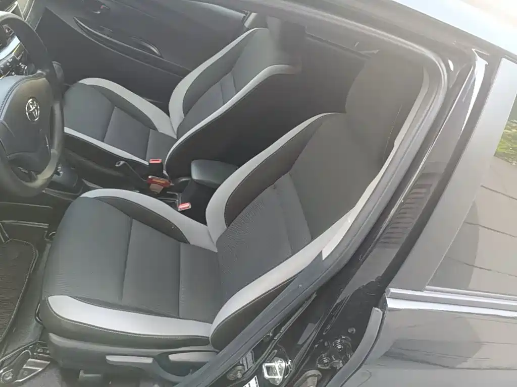 Toyota Yaris L — фото 15