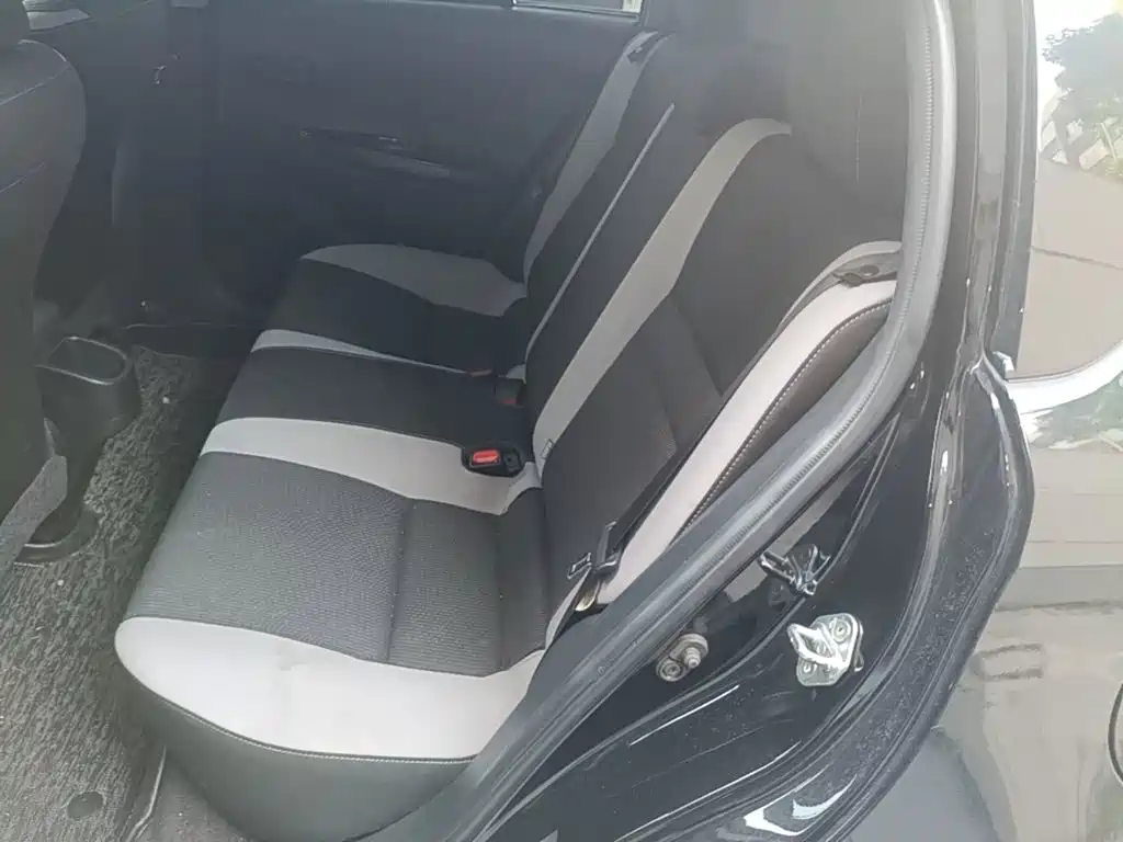 Toyota Yaris L — фото 17