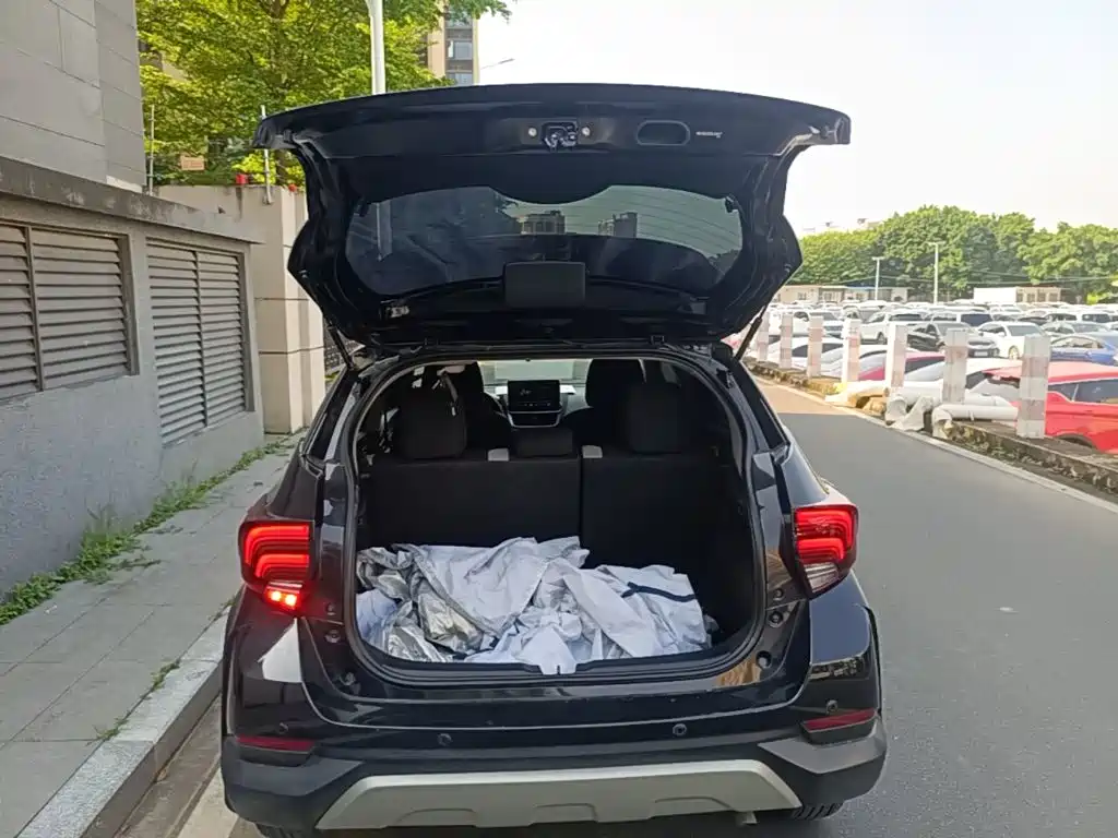 Toyota Yaris L — фото 19