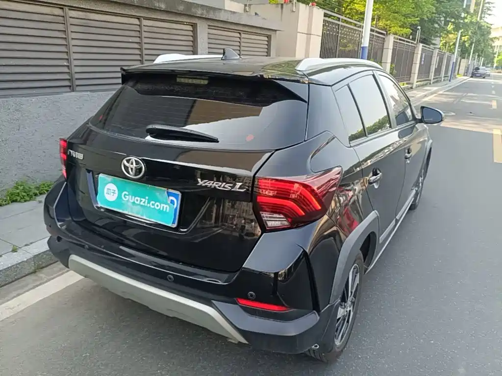 Toyota Yaris L — фото 7