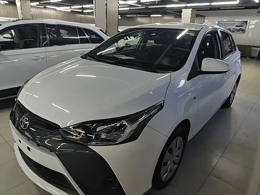 Toyota Yaris L — фото 2
