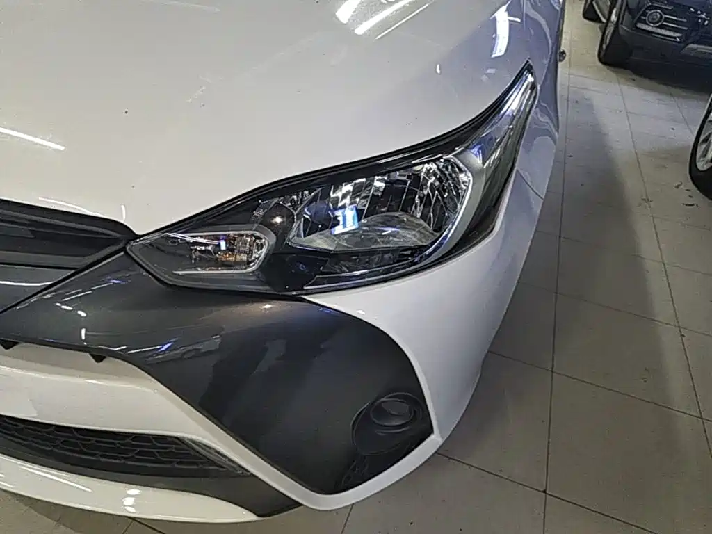 Toyota Yaris L — фото 18