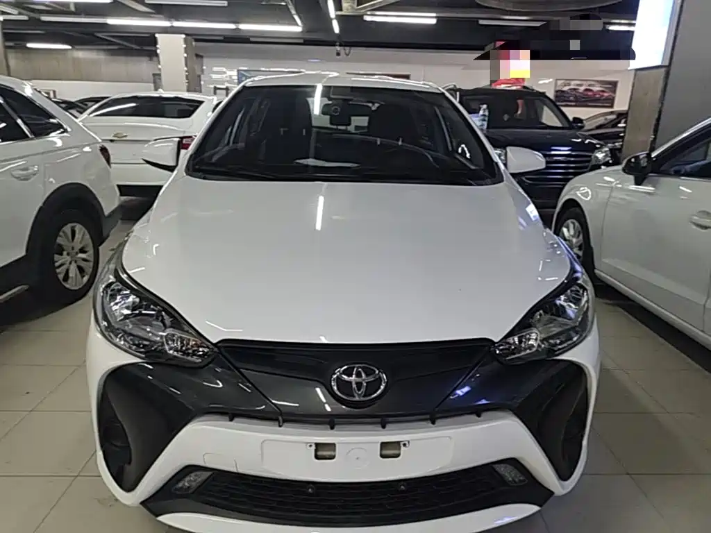 Toyota Yaris L — фото 3