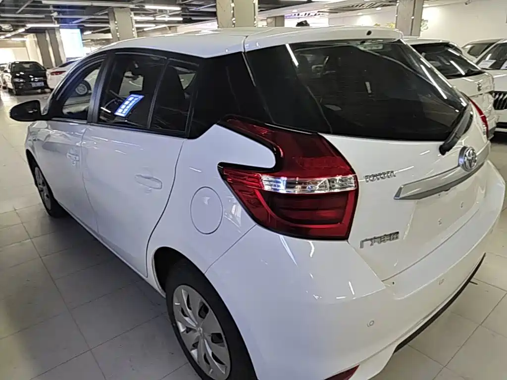 Toyota Yaris L — фото 23