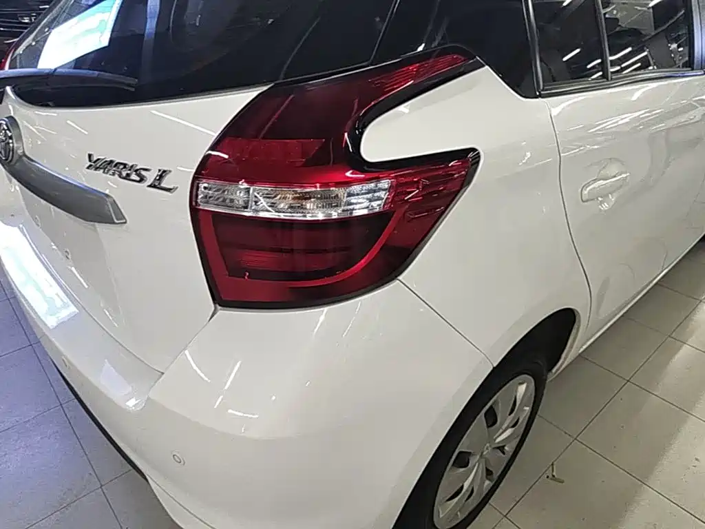 Toyota Yaris L — фото 24