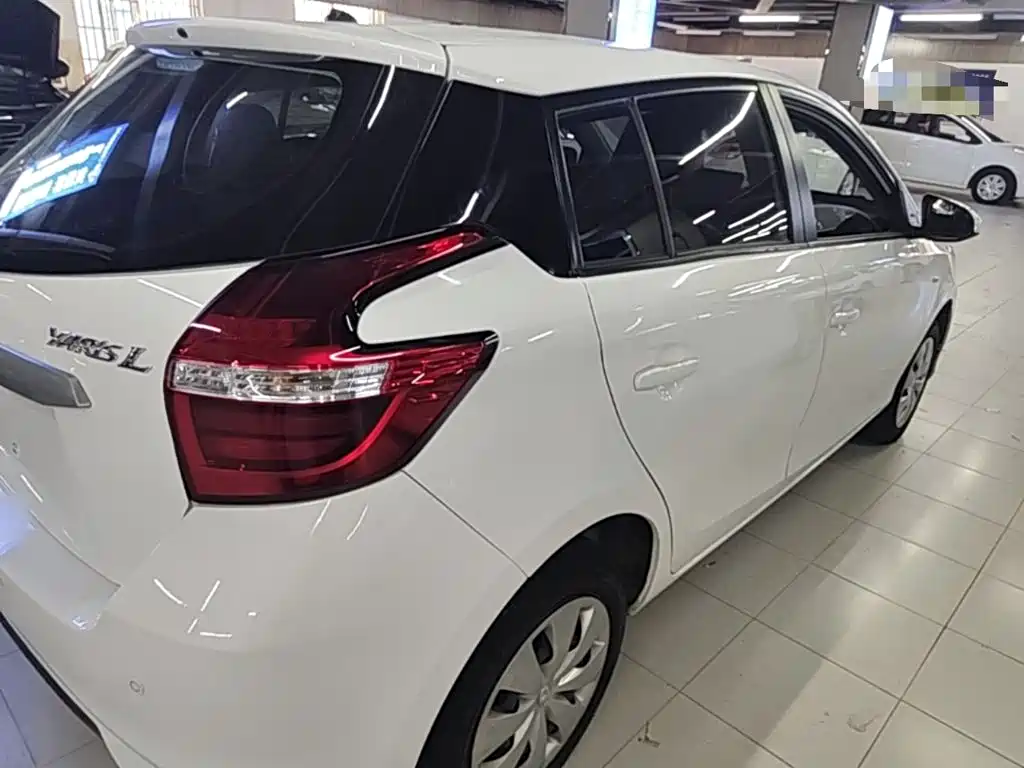 Toyota Yaris L — фото 5
