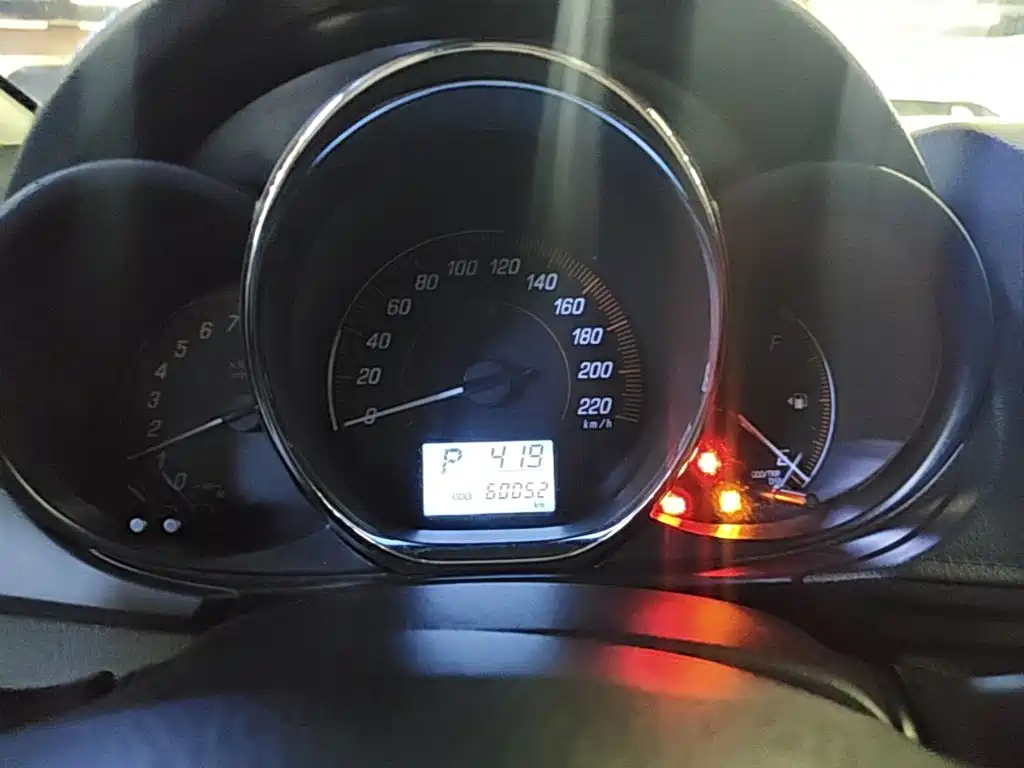 Toyota Yaris L — фото 8