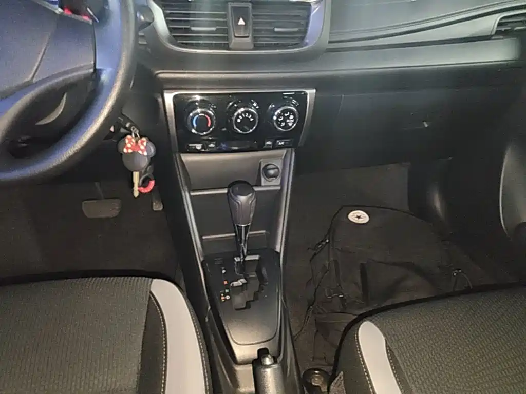 Toyota Yaris L — фото 9