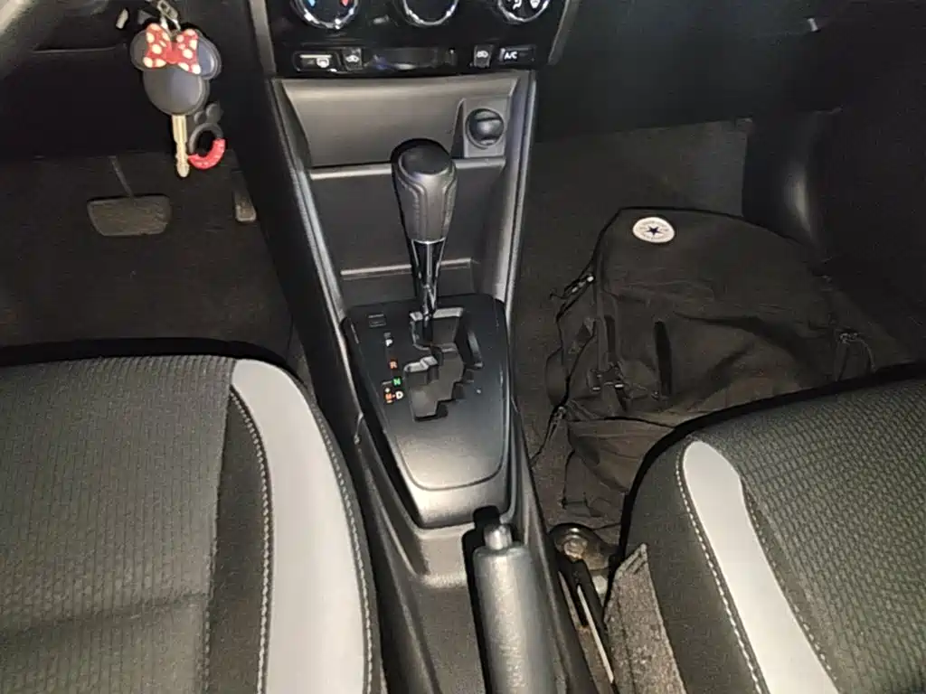Toyota Yaris L — фото 10