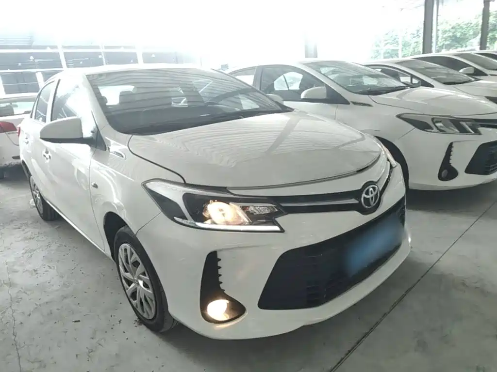 Toyota Vios — фото 4