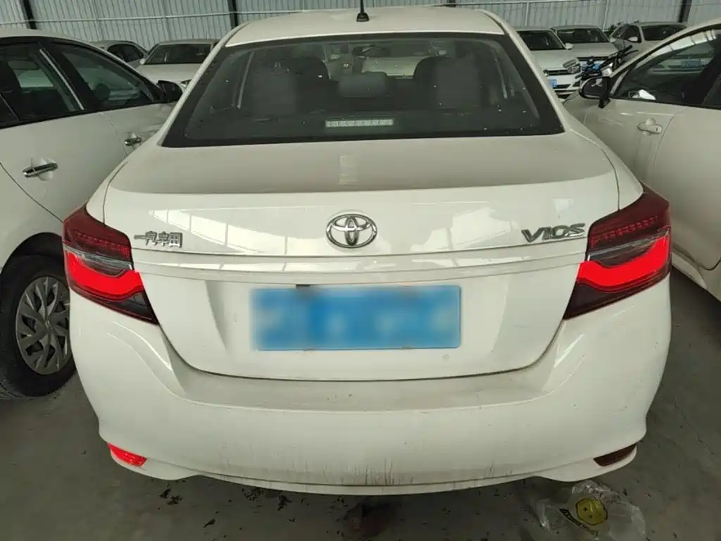 Toyota Vios — фото 6