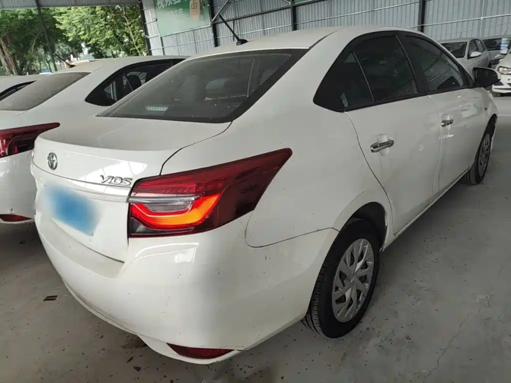 Toyota Vios — фото 7