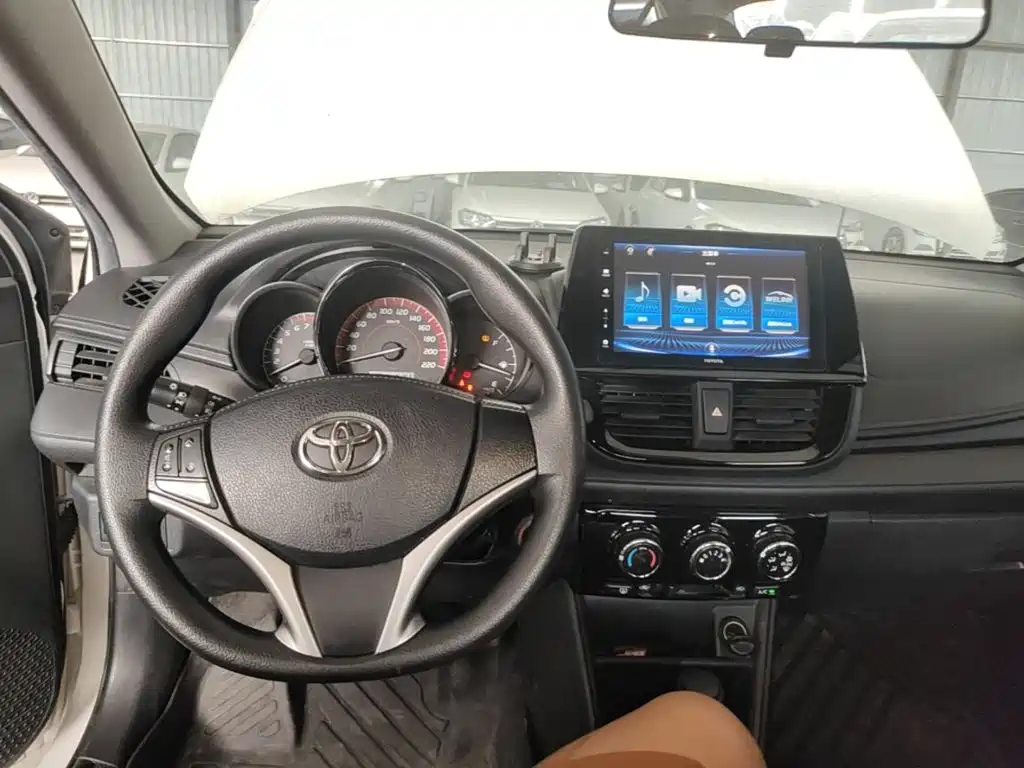 Toyota Vios — фото 10