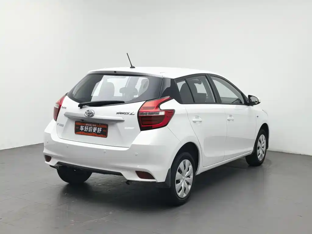 Toyota Yaris L — фото 2