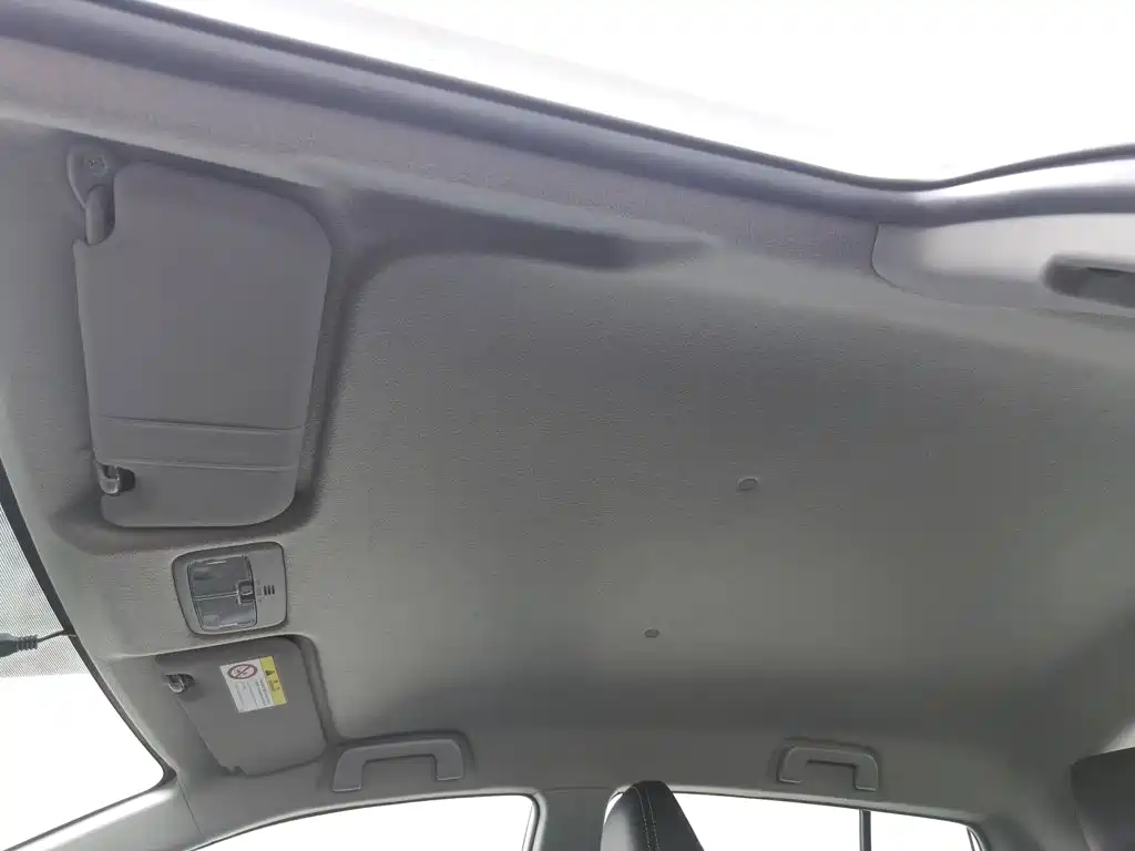 Toyota Yaris L — фото 14