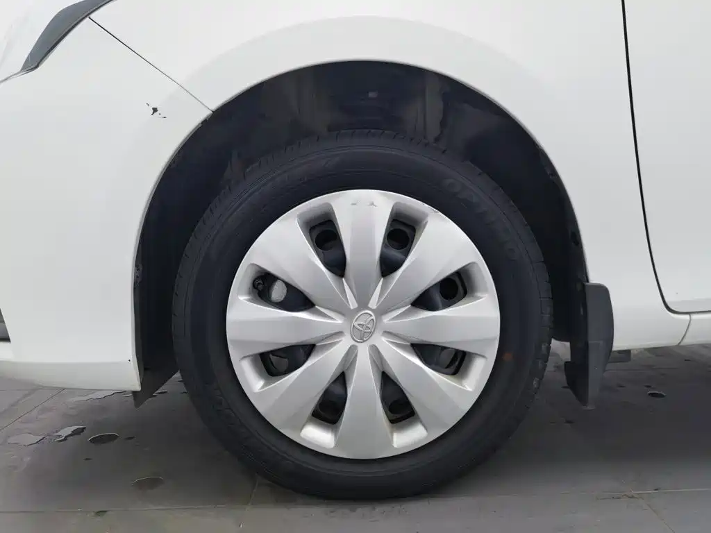 Toyota Yaris L — фото 17