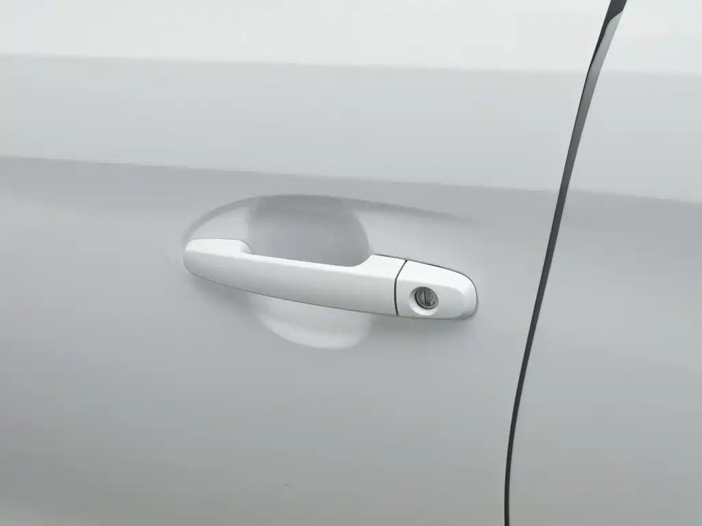Toyota Yaris L — фото 18