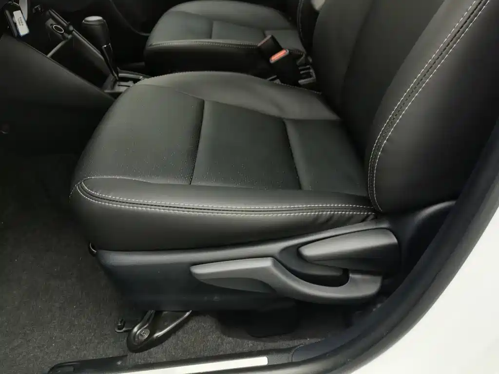 Toyota Yaris L — фото 20