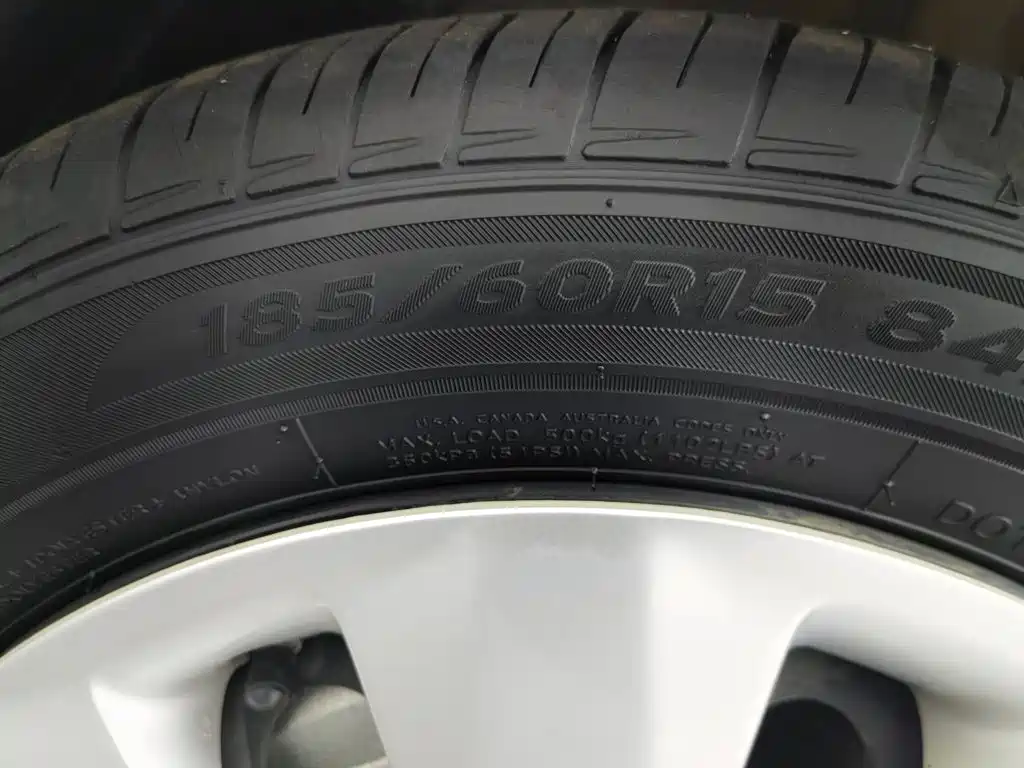 Toyota Yaris L — фото 24