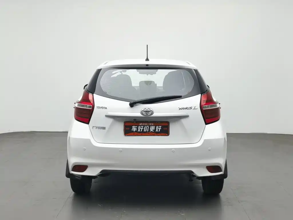 Toyota Yaris L — фото 4