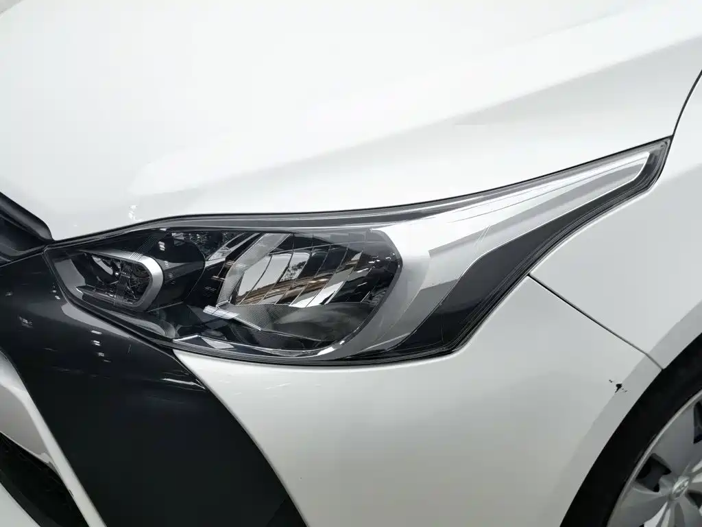 Toyota Yaris L — фото 7