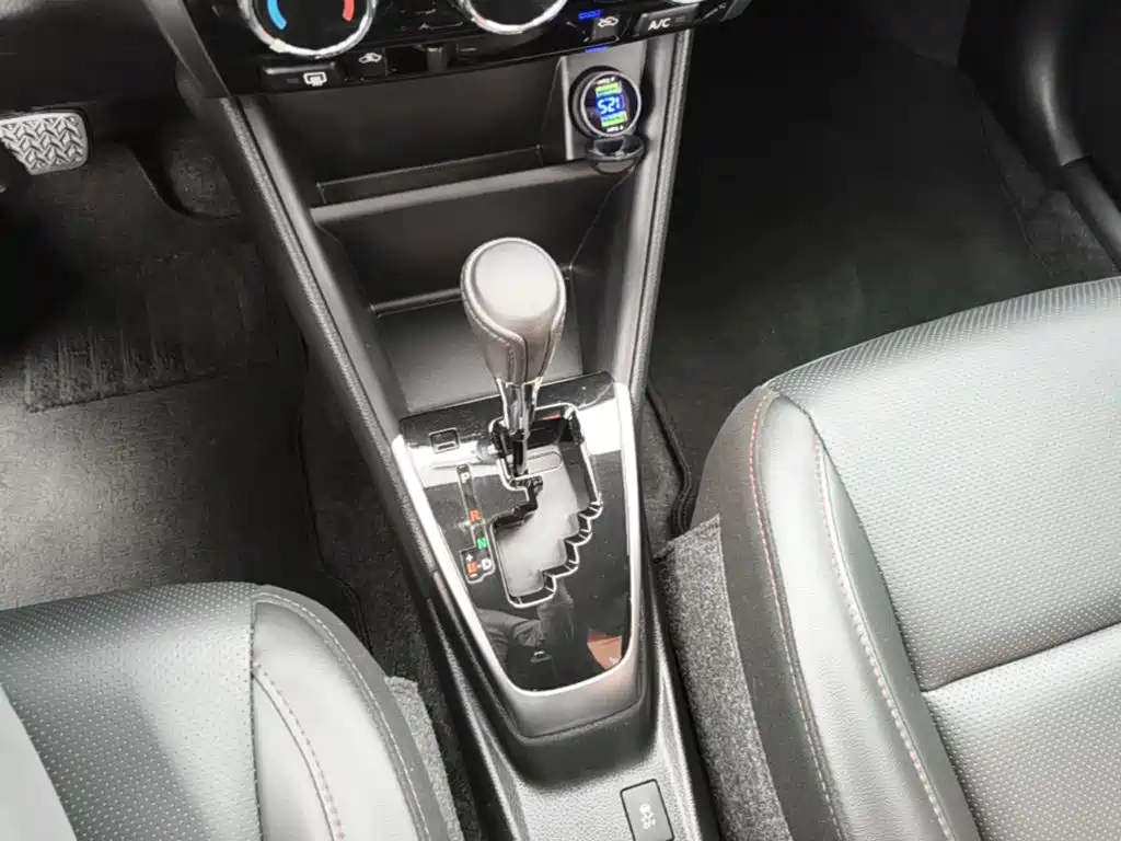 Toyota Yaris L — фото 14