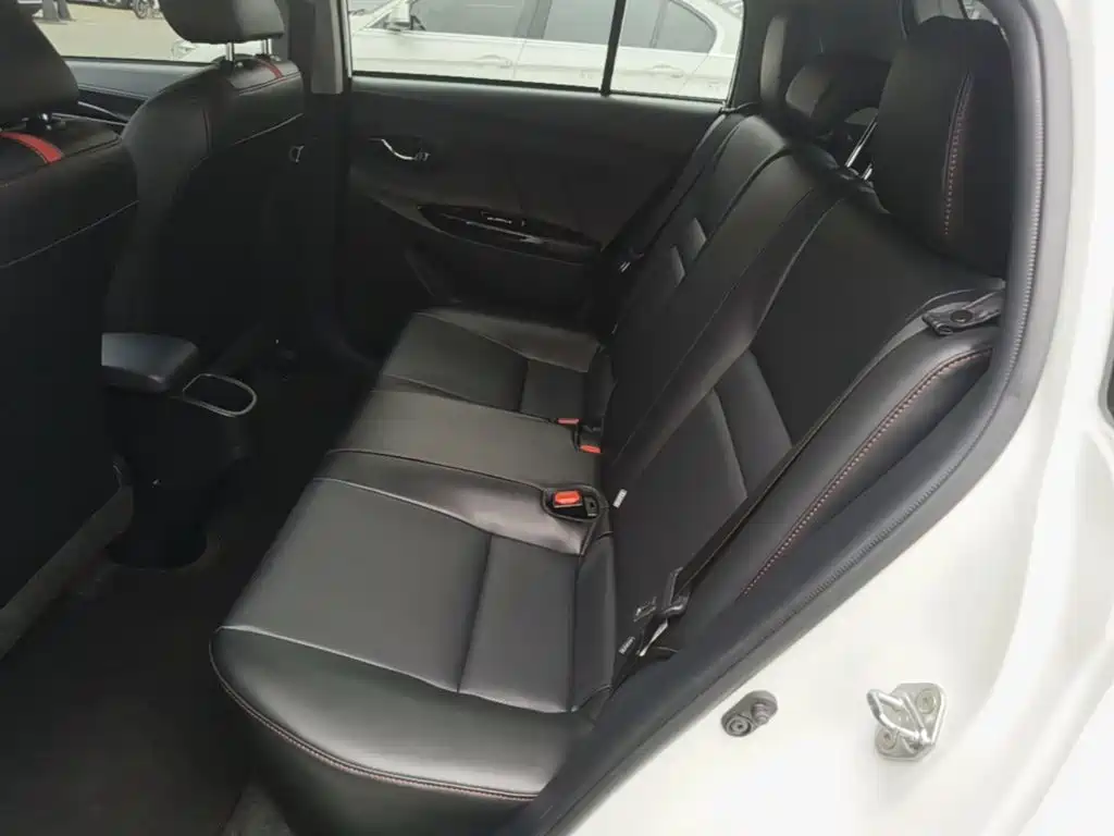 Toyota Yaris L — фото 17