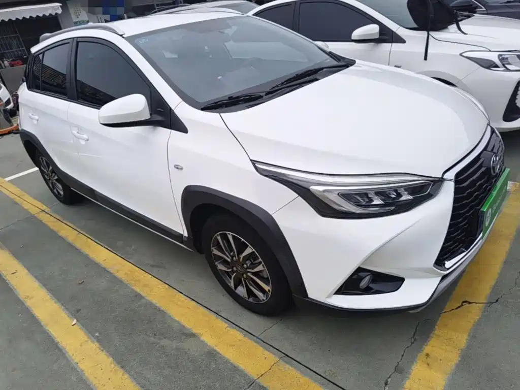 Toyota Yaris L — фото 4