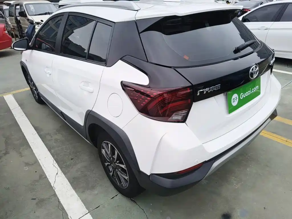 Toyota Yaris L — фото 5