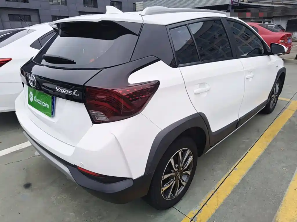 Toyota Yaris L — фото 7
