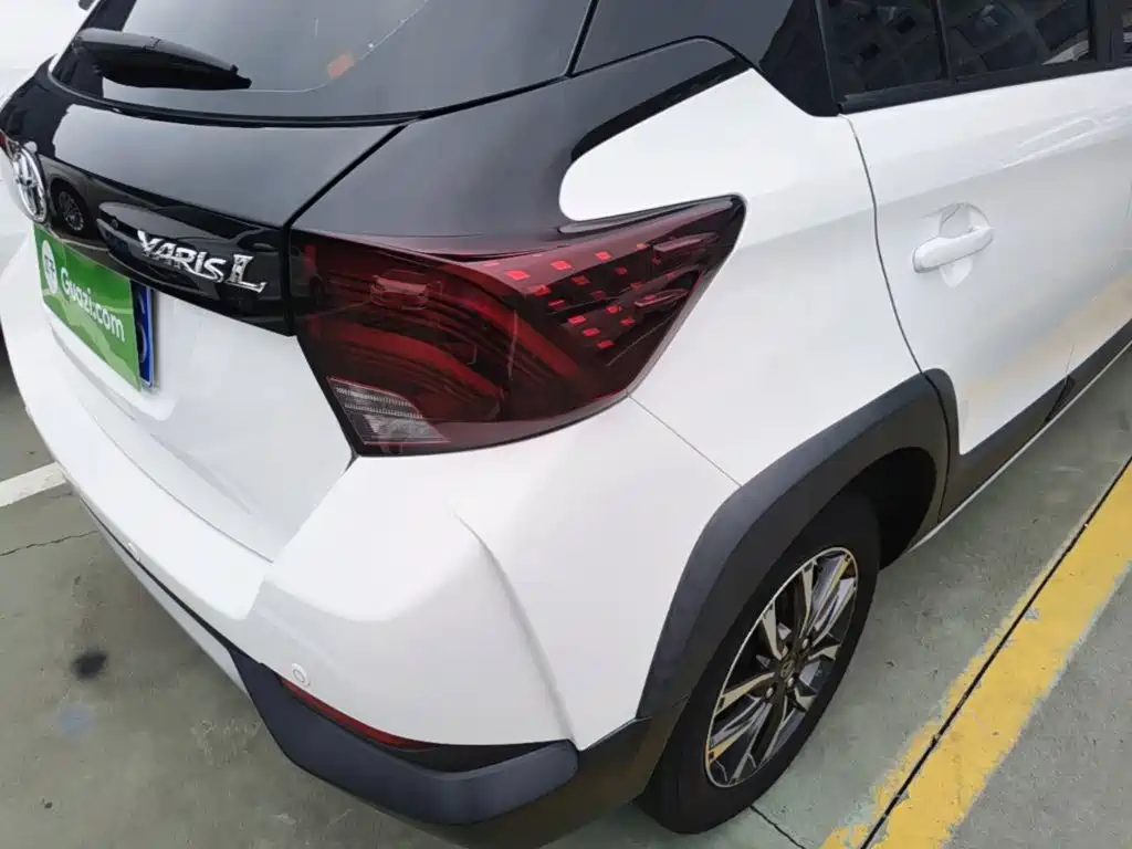 Toyota Yaris L — фото 8