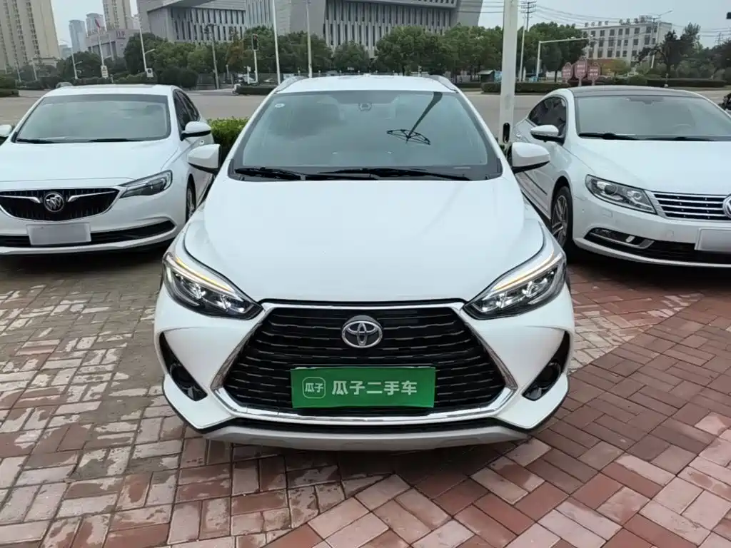 Toyota Yaris L — фото 3
