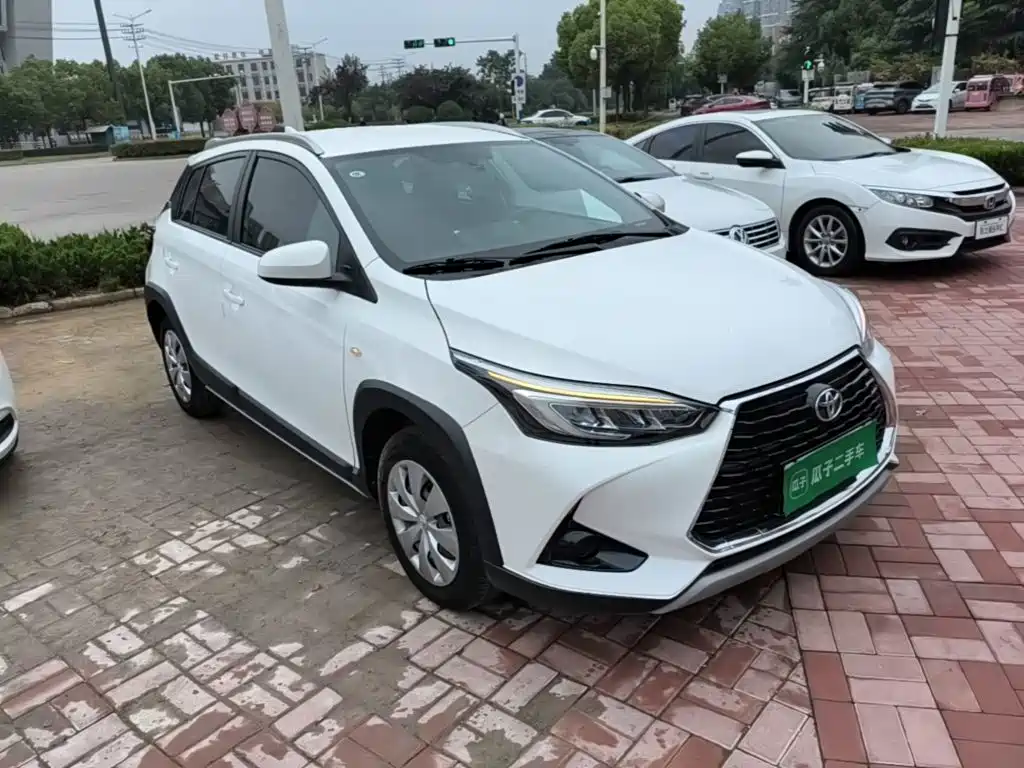 Toyota Yaris L — фото 4