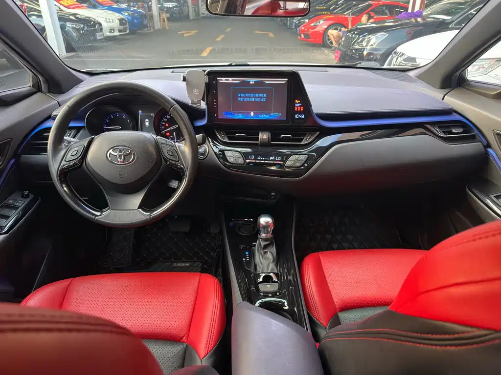 Toyota C-HR — фото 13