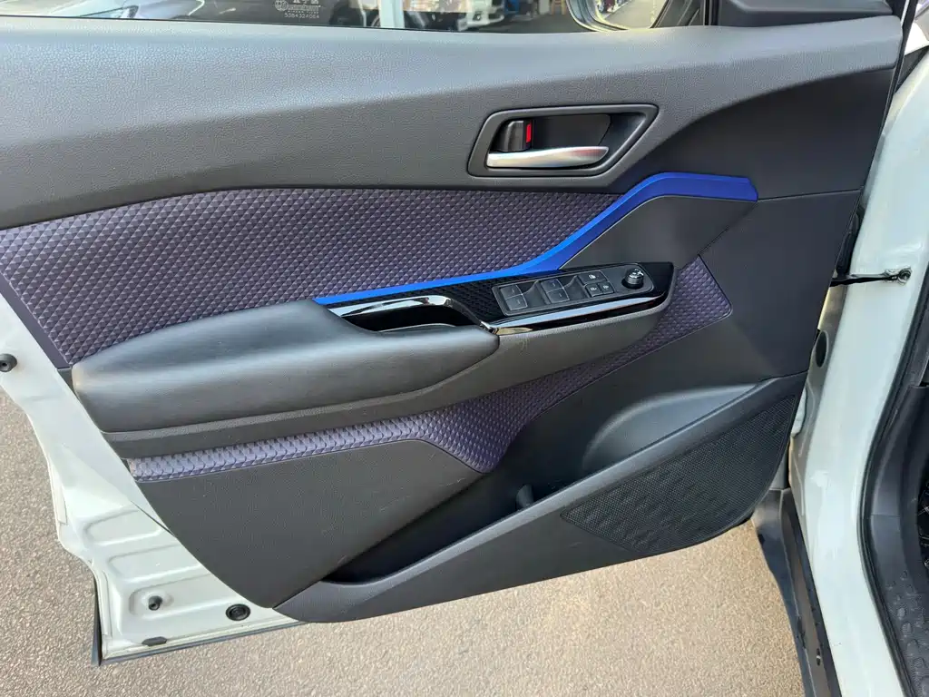 Toyota C-HR — фото 14