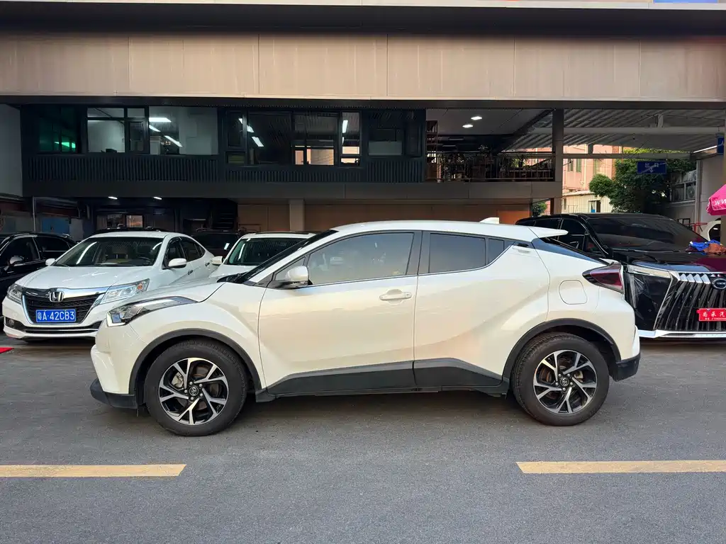 Toyota C-HR — фото 3