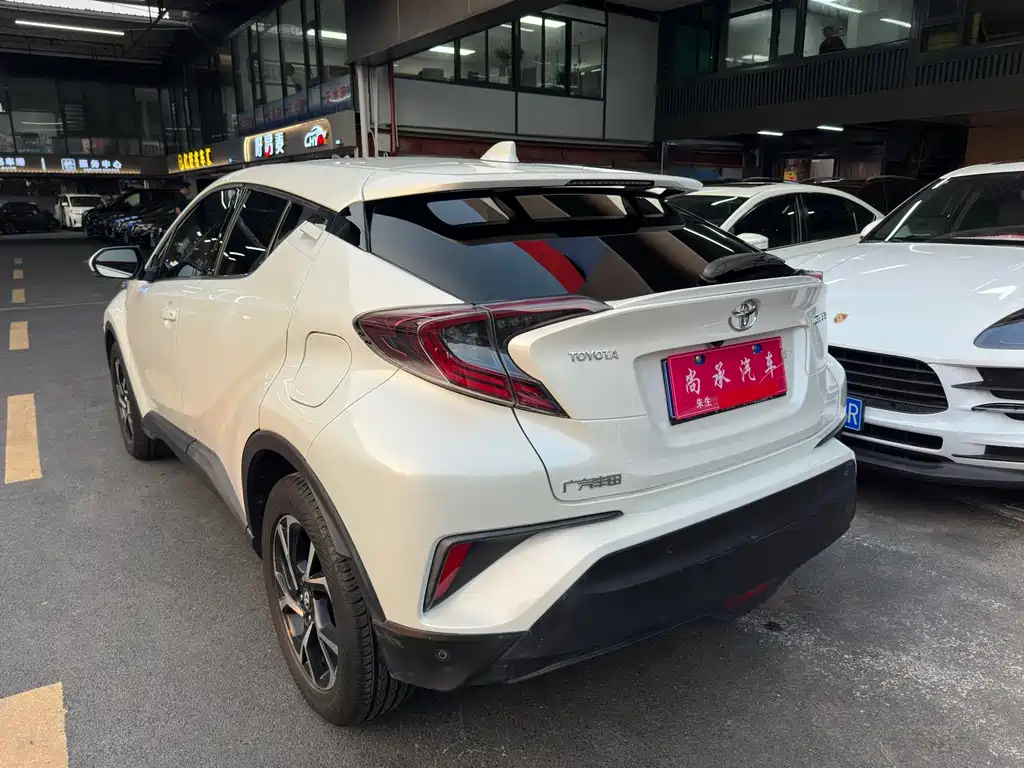 Toyota C-HR — фото 4