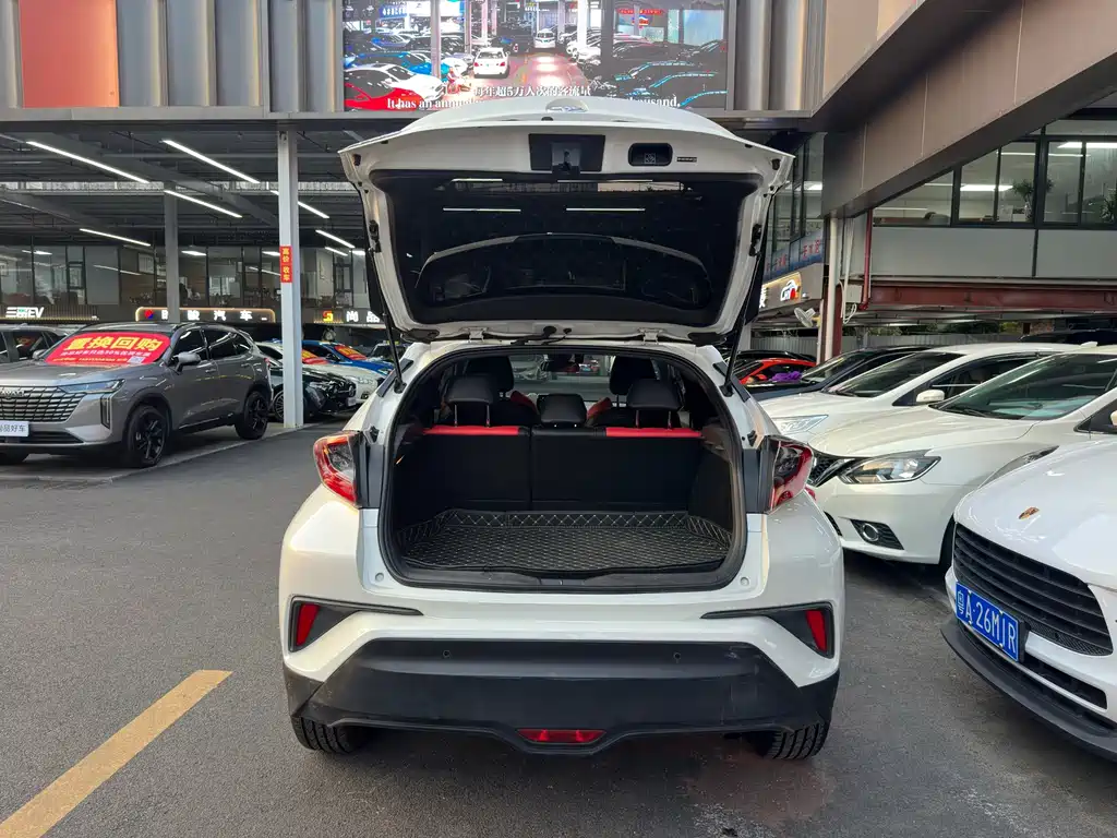 Toyota C-HR — фото 6