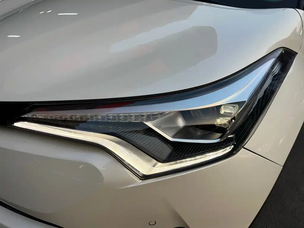 Toyota C-HR — фото 10