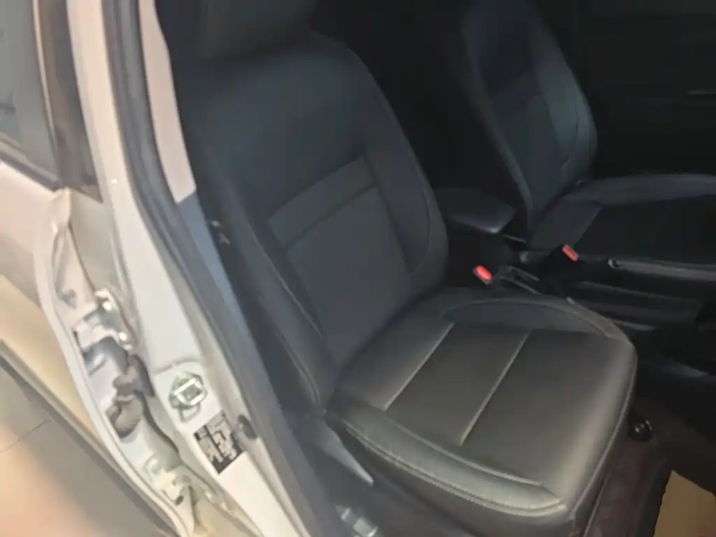 Toyota Yaris L — фото 20
